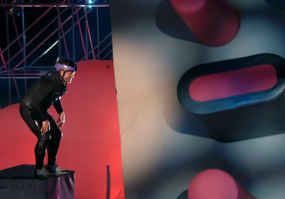 Screenshot from the TV show Wipeout 2021-