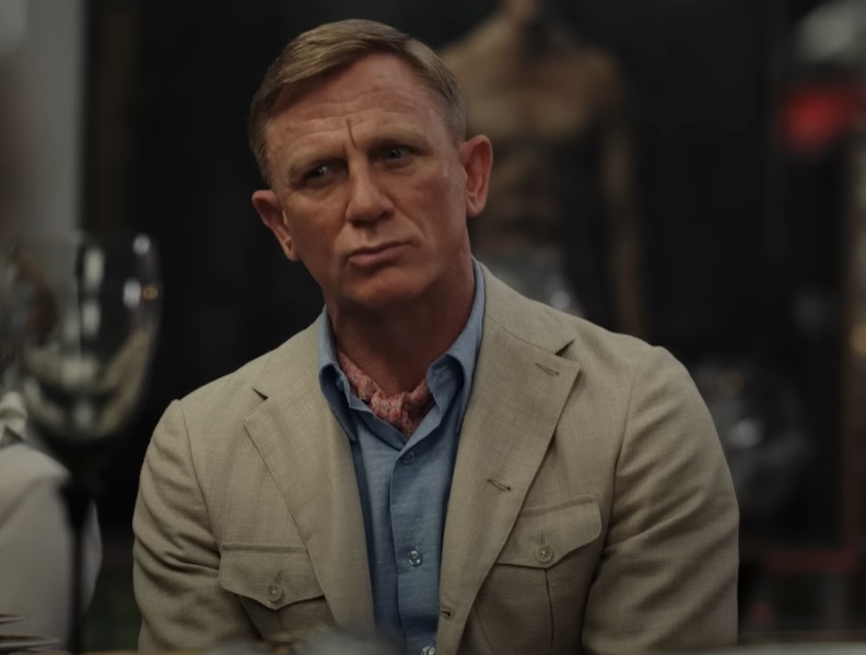 Screenshot from the movie Glass Onion: A Knives Out Mystery (2022)