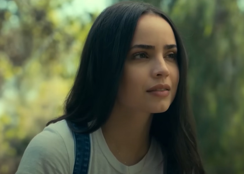 Screenshot from the movie Purple Hearts (2022)