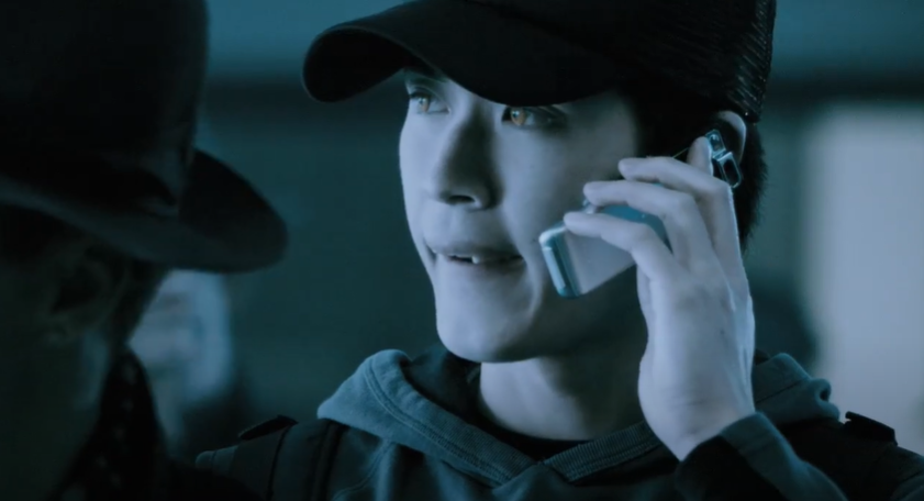 Screenshot of  Daybreakers (2009), vampire speaking on cell phone
