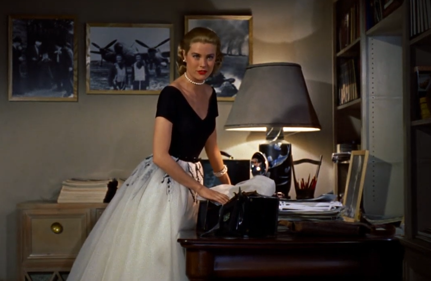 Screenshot from the movie Rear Window (1954)