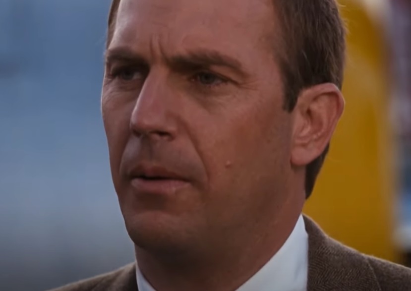 Screenshot from the film The Bodyguard (1992)