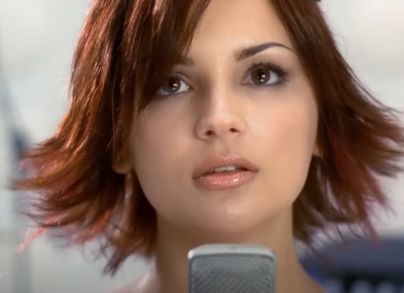 Screenshot from the film Josie and the Pussycats (2011)