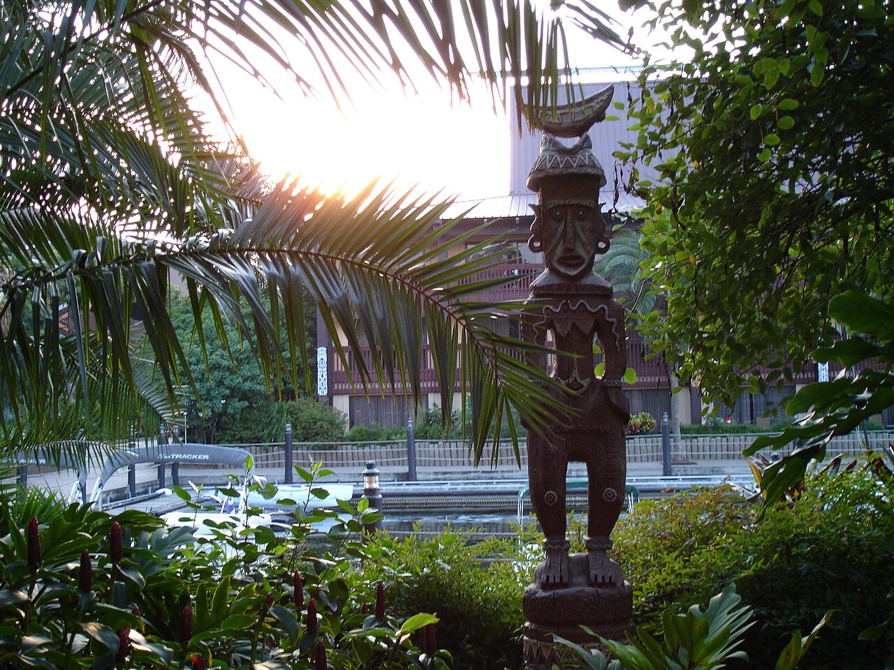 Polynesian wooden sculpture