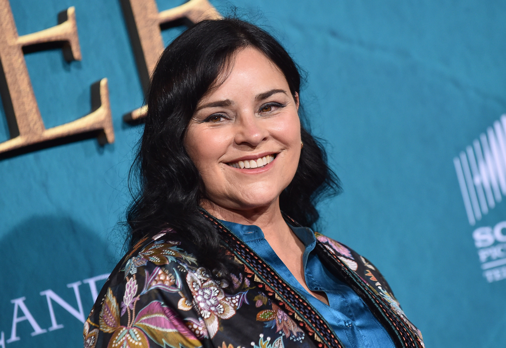 Diana Gabaldon smiling at the camera