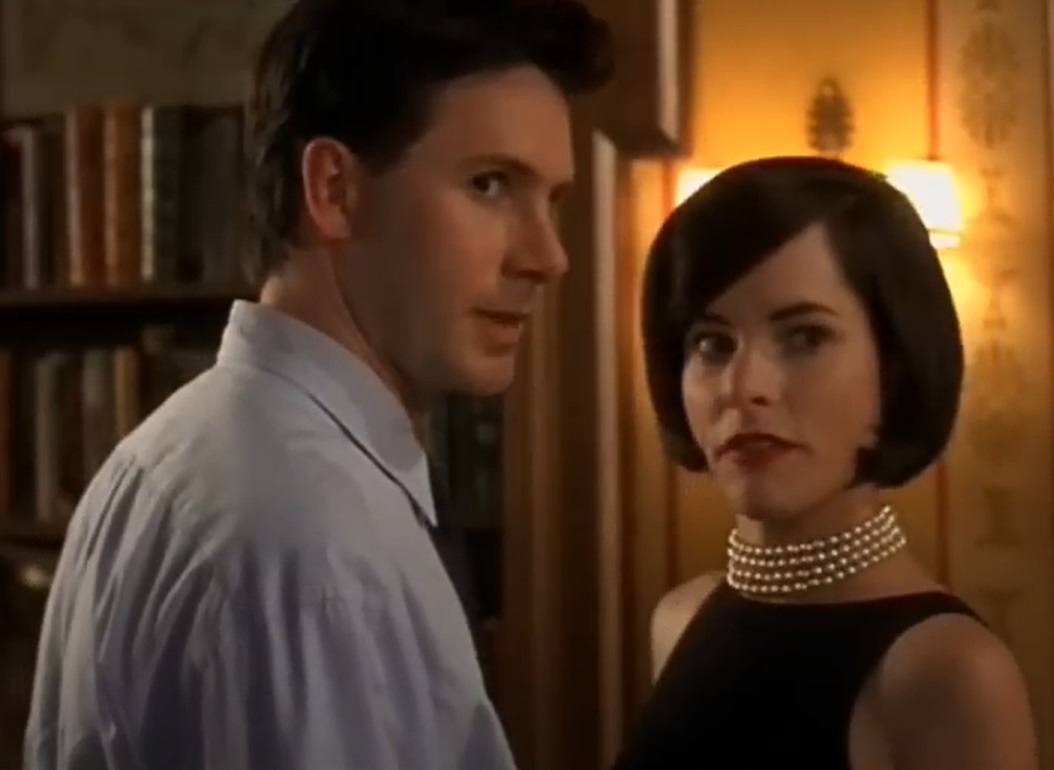 Screenshot from the film The House of Yes (1997)