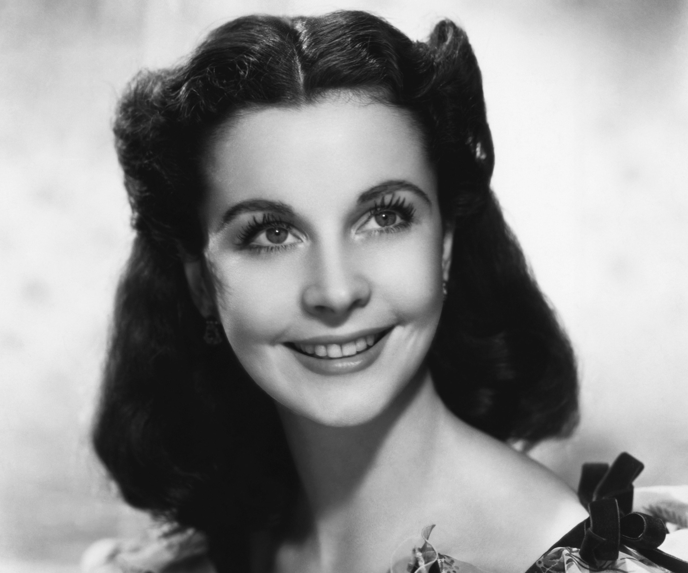 Grayscale Portrait Photo of actress Vivien Leigh as Scarlet O'Hara