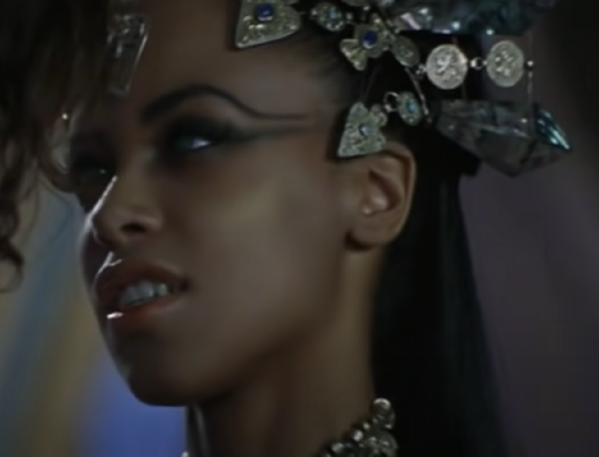 Screenshot of  Aaliyah - from Queen of the Damned (2002)
