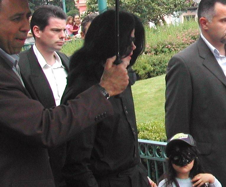Michael Jackson And Son Blanket  in Disneyland Paris