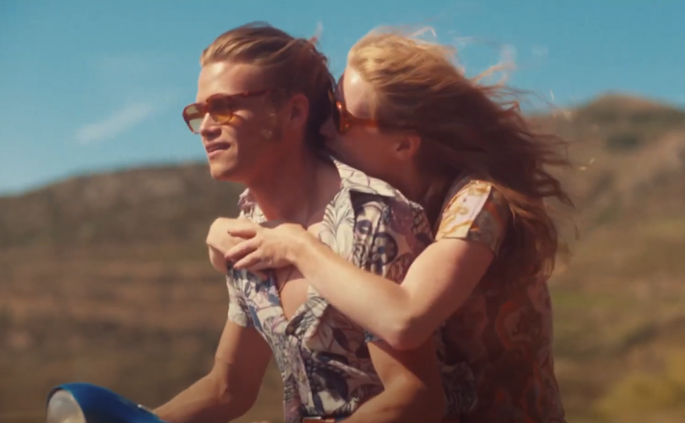 Screenshot from the TV series Les papillons noirs (2022)