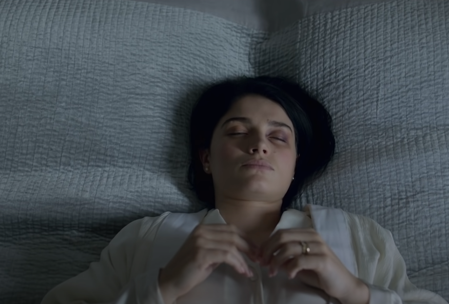 Screenshot from the TV series Behind Her Eyes (2021)