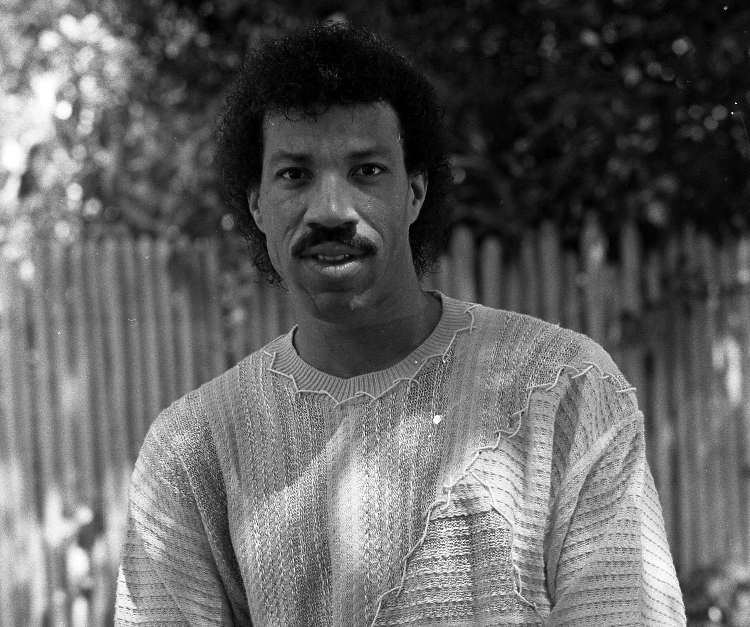 Grayscale Portrait Photo of American singer Lionel Richie 1984