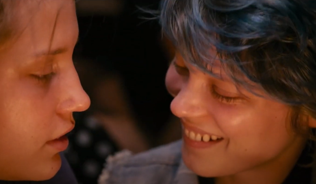 Screenshot of Léa Seydoux and Adèle Exarchopoulos in Blue Is the Warmest Colour (2013)
