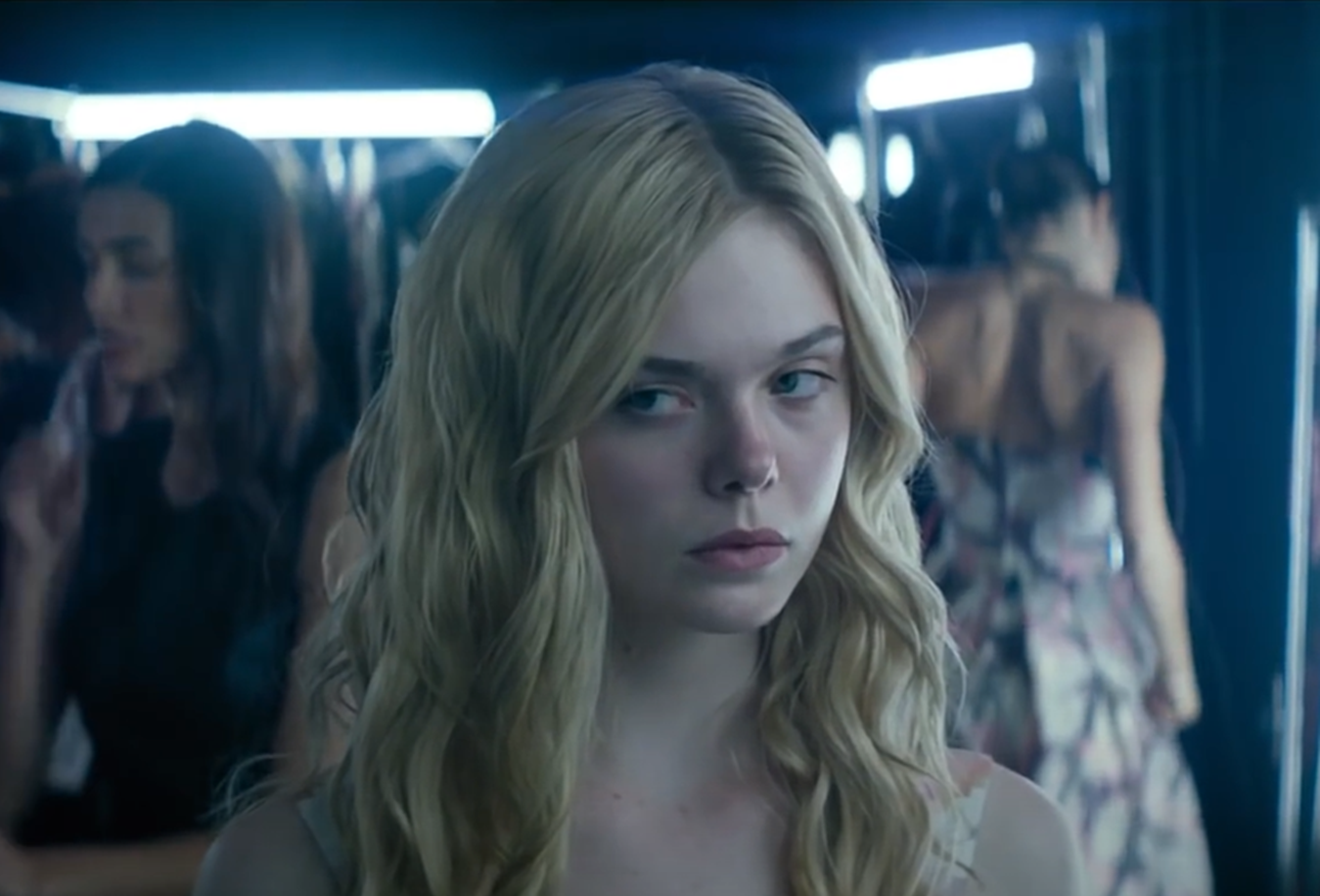Screenshot of Elle Fanning from - The Neon Demon (2016)