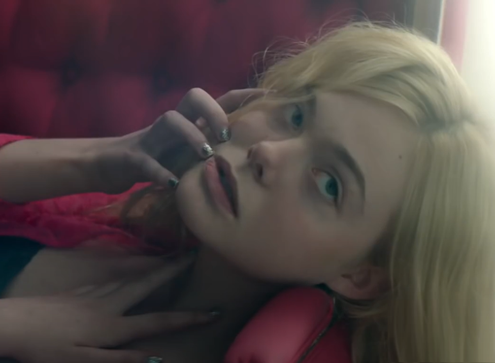Screenshot of Elle Fanning from - The Neon Demon (2016)