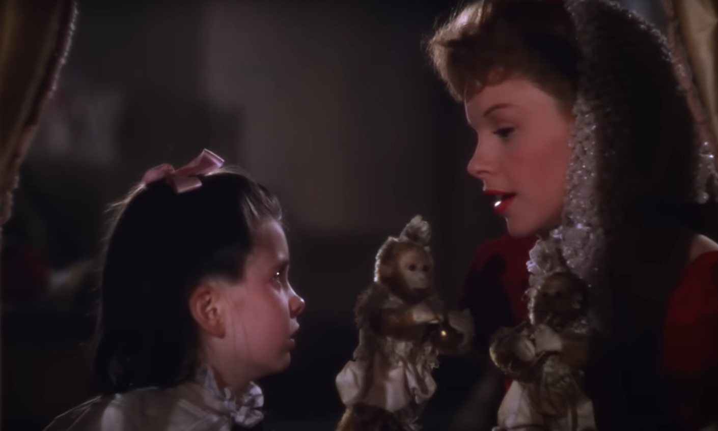 A screenshot from the movie Meet Me in St. Louis