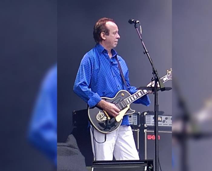 Phil Manzanera from Quiet Sun performing