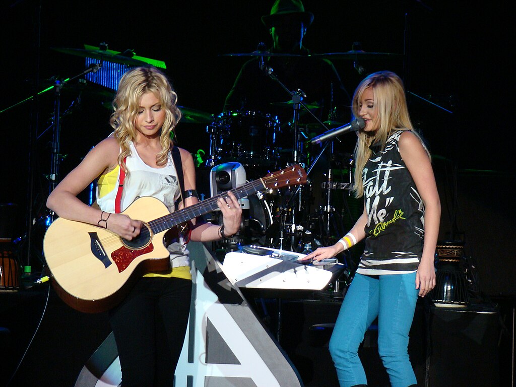 Aly & AJ Performing on Stage 16 October 2007