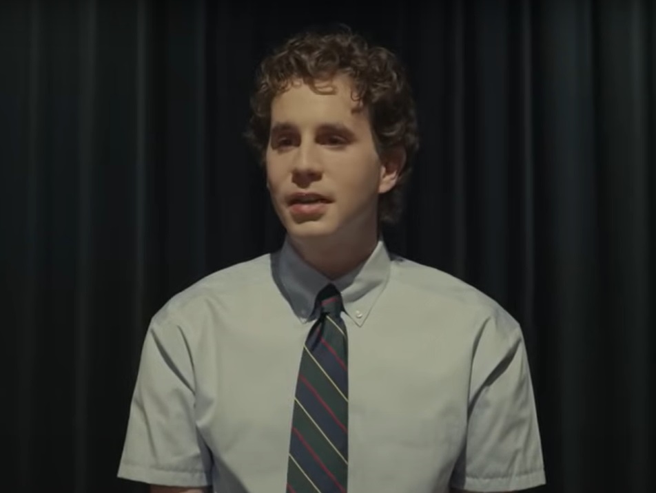 A visually captivating still taken from a pivotal moment in the film Dear Evan Hansen (2021)