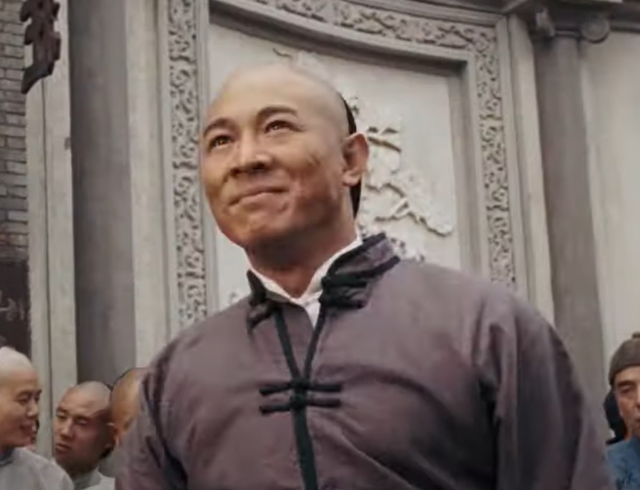 A visually captivating still taken from a pivotal moment in the film Fearless (2006)