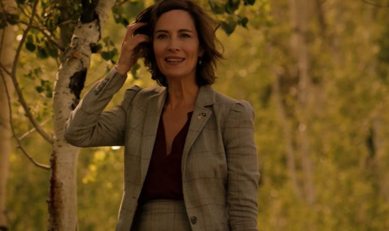 Wendy Moniz As Governor Lynelle Perry