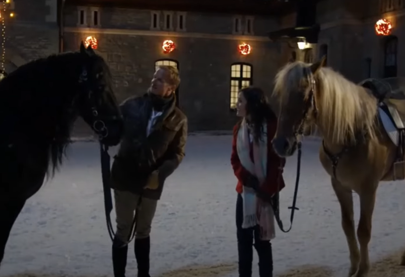 Screenshot of the movie Crown for Christmas