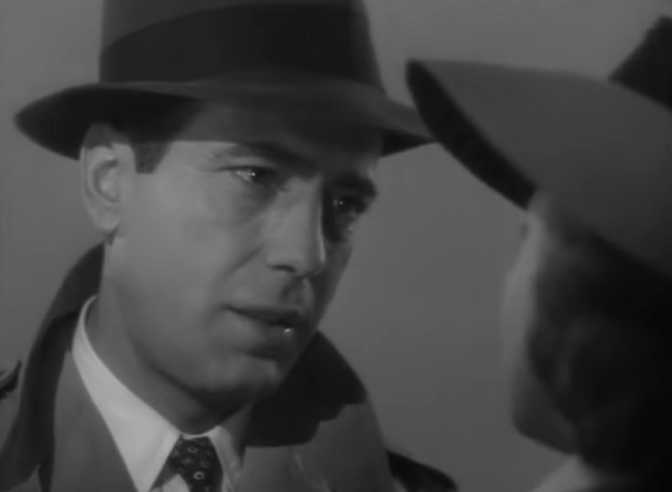 Screenshot of Humphrey Bogart and Ingrid Bergman talking - from Casablanca (1942)