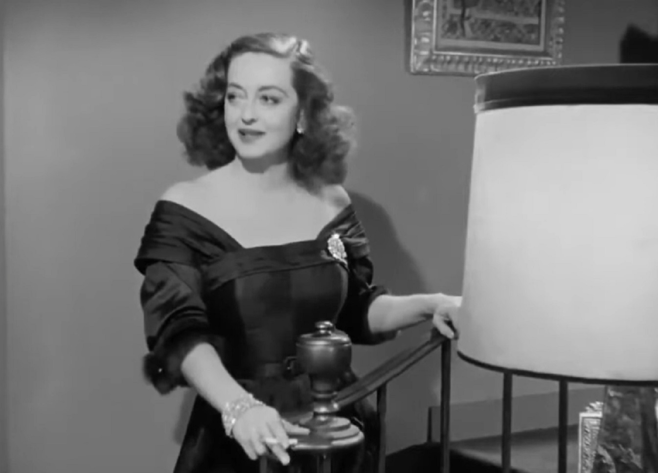 Screenshot of Bette Davis looking at side - from All About Eve (1950)