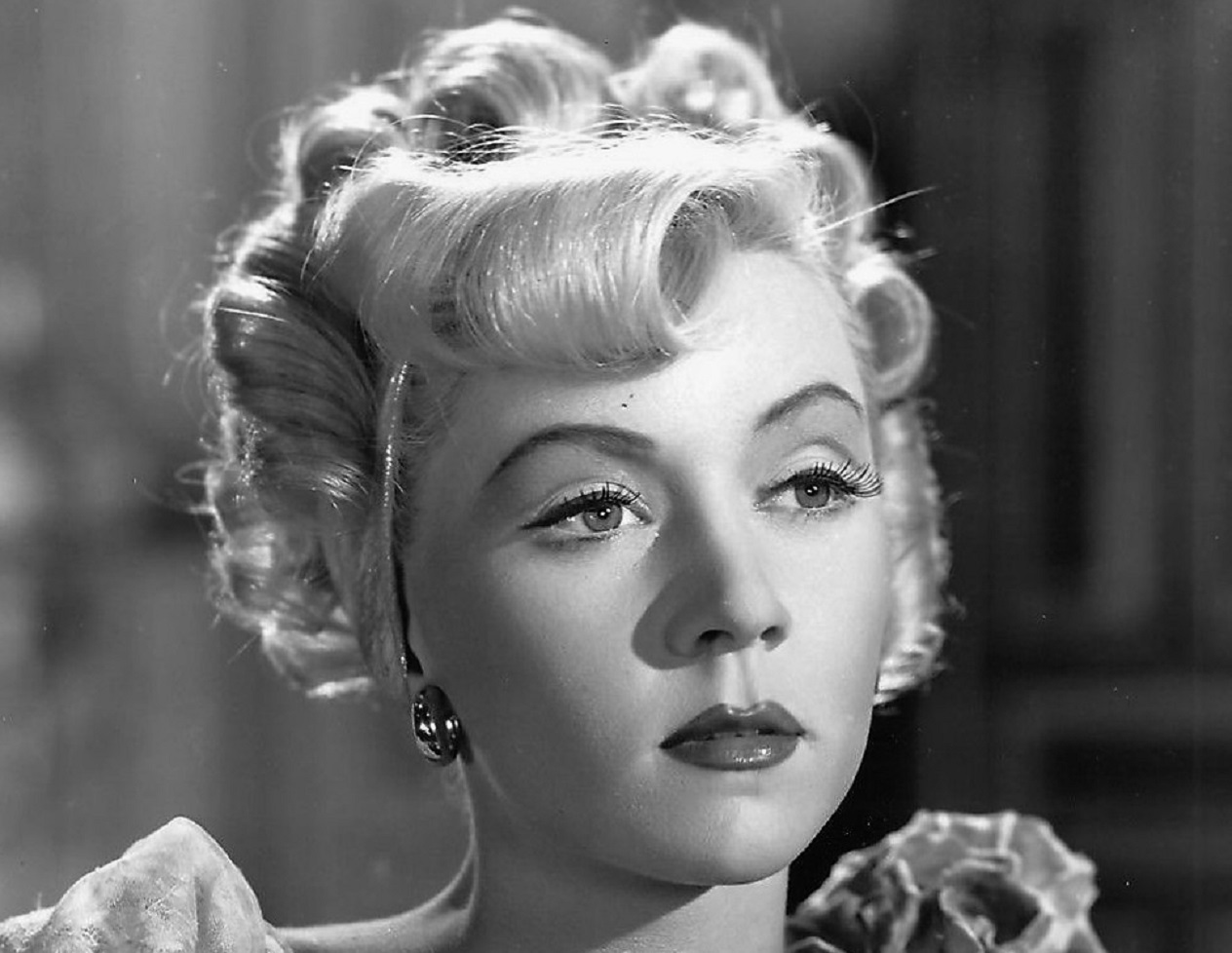 Portrait of Gloria Grahame  looking at side - (1947)