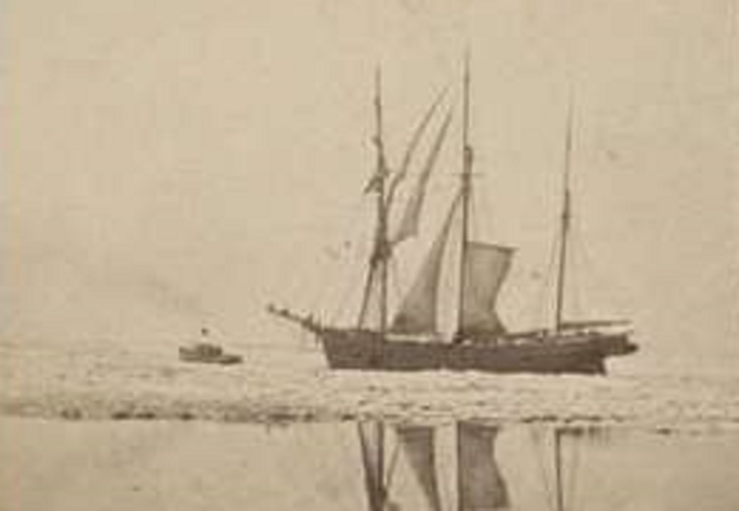 Boat stuck in the Ice.