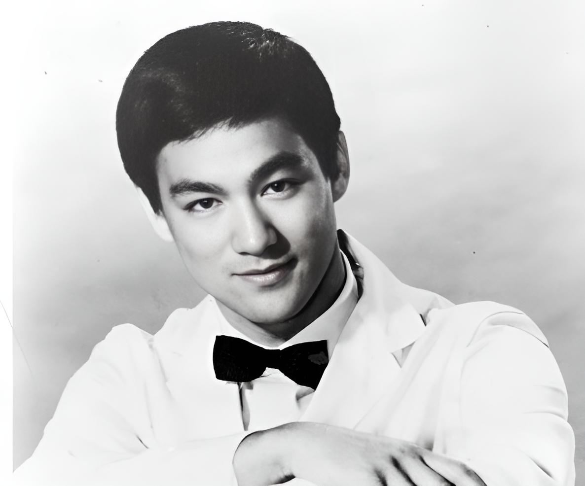 Grayscale Portrait Photo of the Actor Bruce Lee