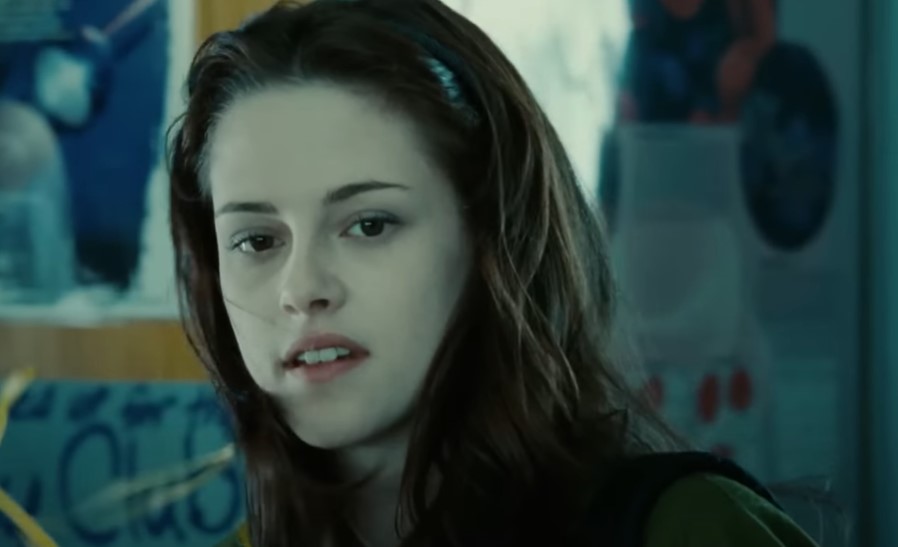 Kristen Stewart in  Twilight (2008) in black