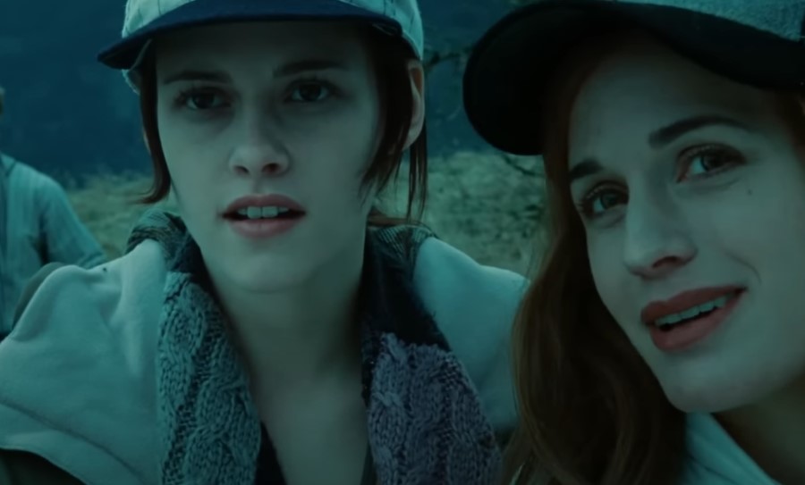 Kristen Stewart in  Twilight (2008) wearing a hat
