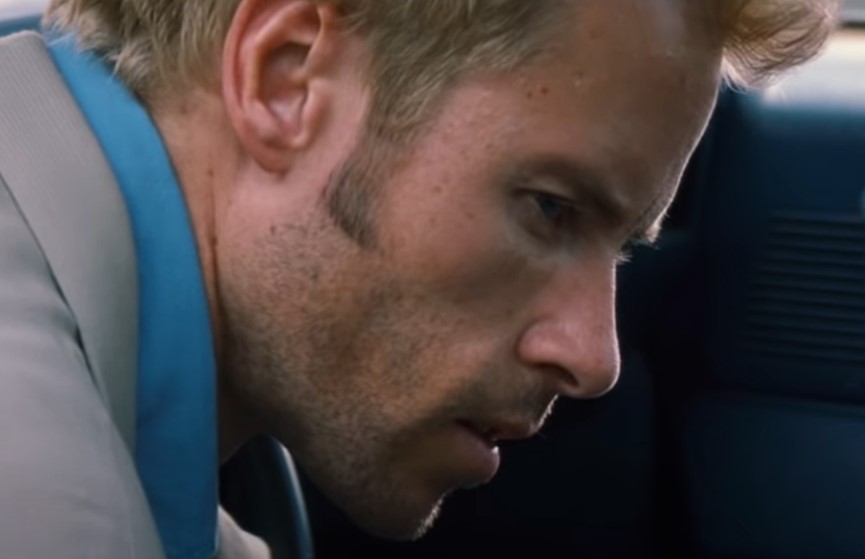 Guy Pearce in Memento (2000) in suit