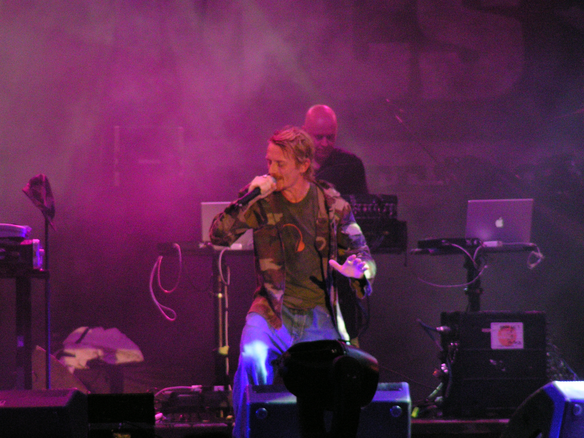 Stereo Mcs band performing