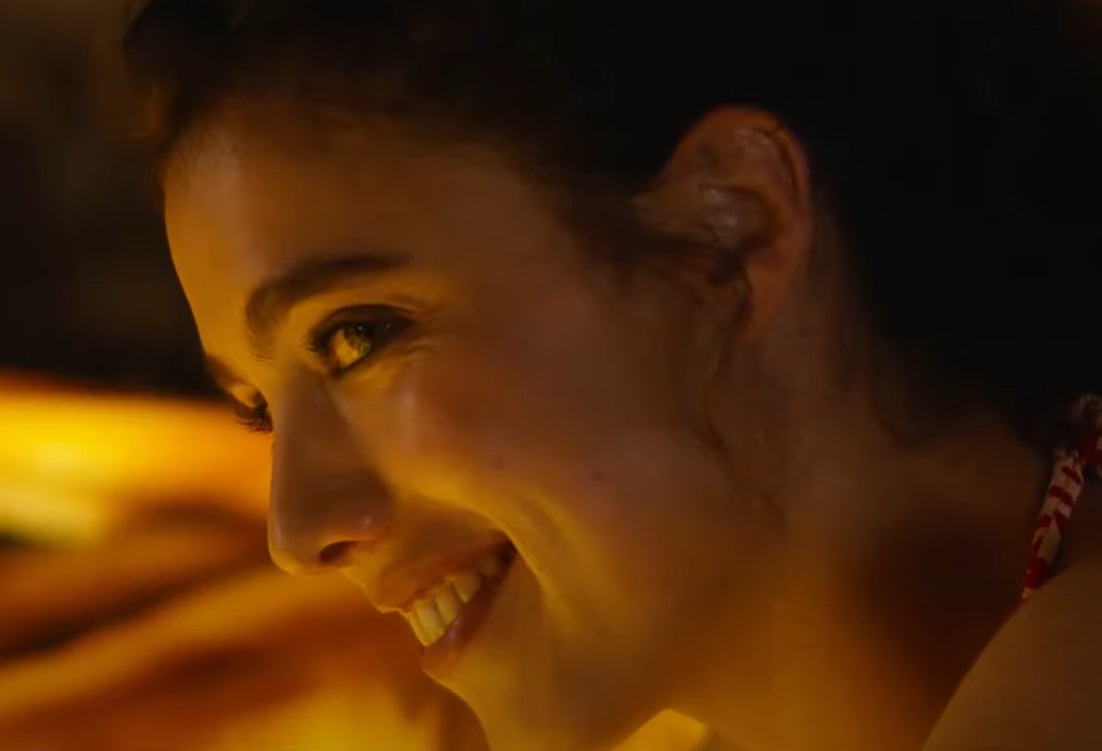 Screenshot from the movie Stars at Noon (2022)