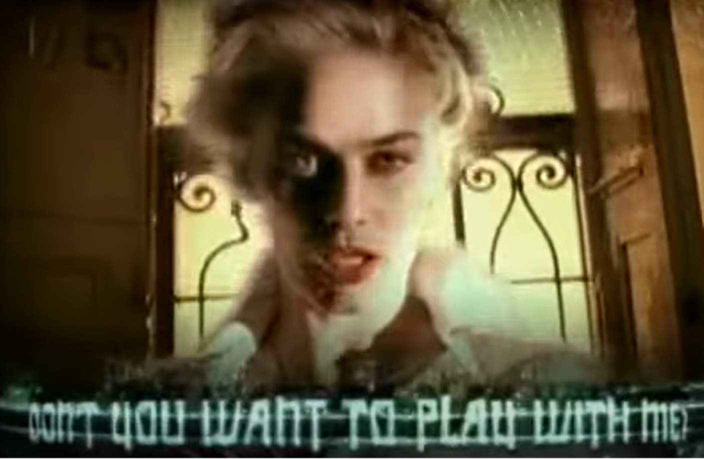 Screenshot of PC screen from - FeardotCom (2002)