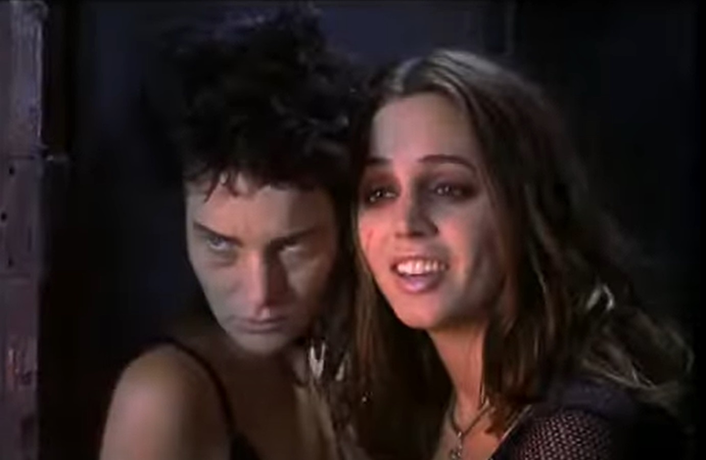 Screenshot of Eliza Dushku from -  Soul Survivors (2001)
