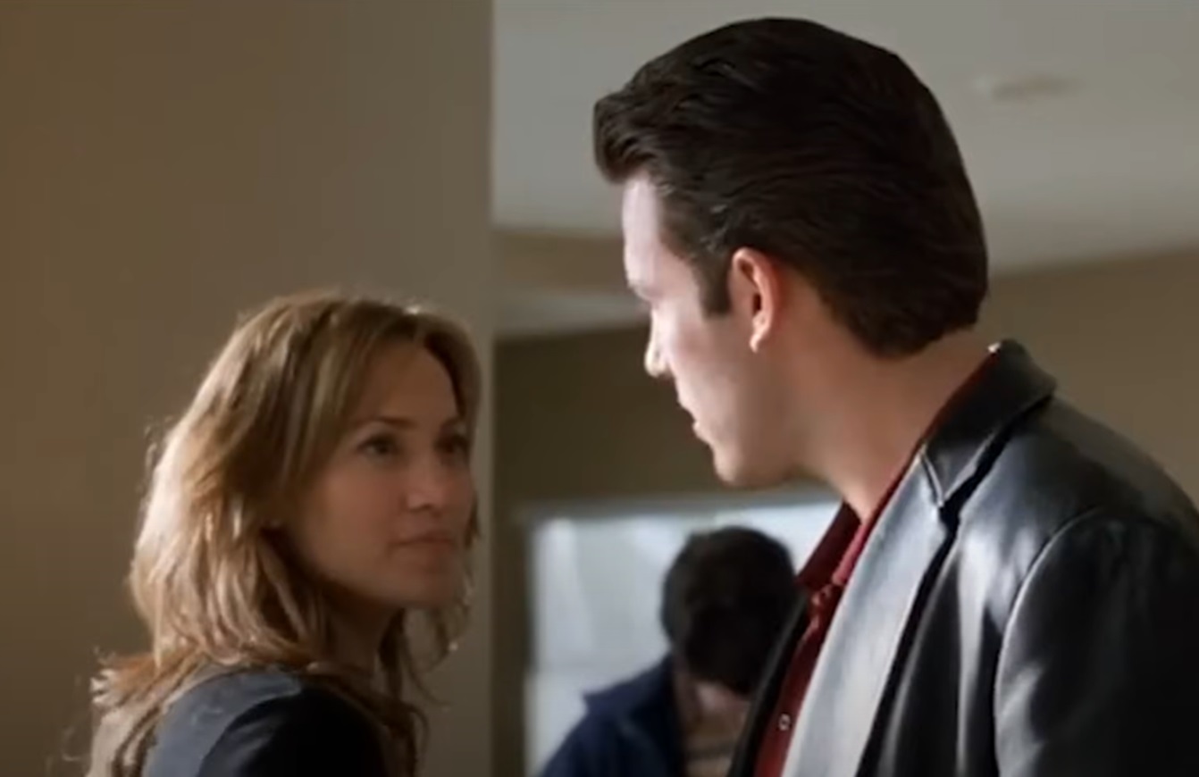Screenshot of Ben Affleck and Jennifer Lopez from - Gigli (2003)