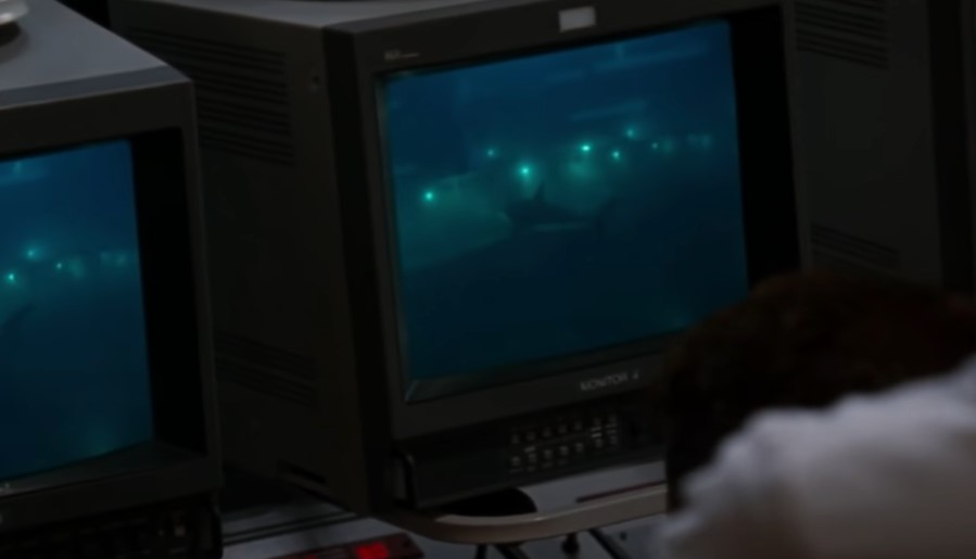 Deep Blue Sea (1999)