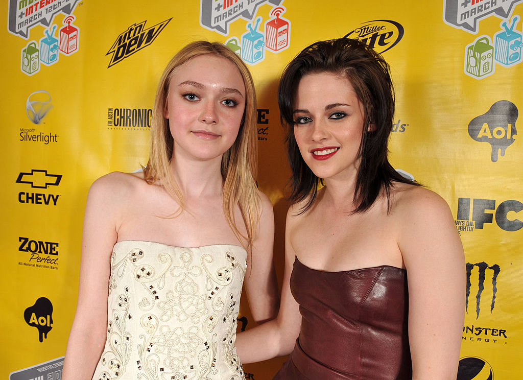 Dakota Fanning and Kristen Stewart