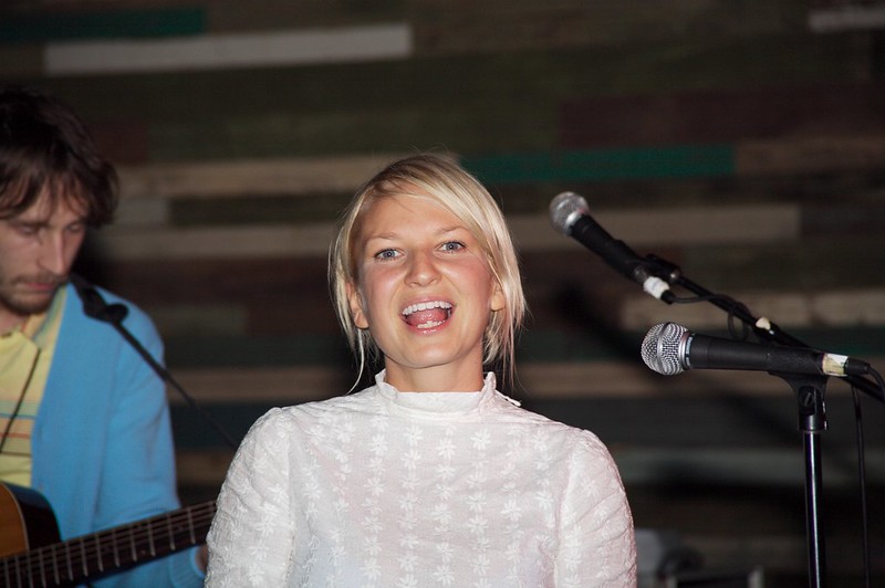 sia singing
