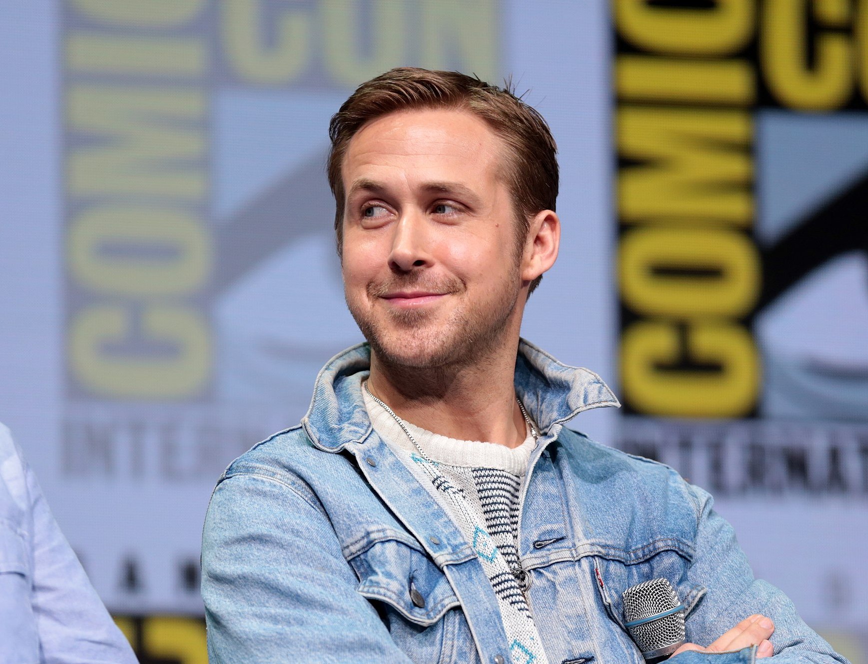 Ryan Gosling speaking at the 2017 San Diego Comic Con International