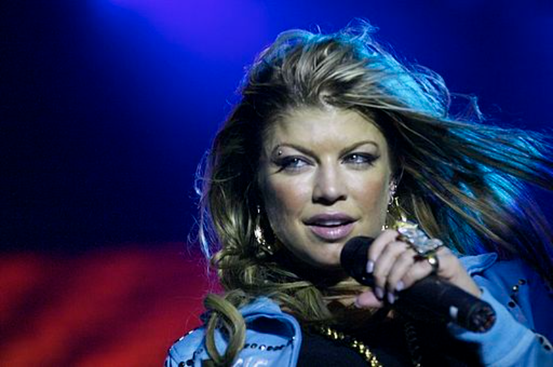 Fergie performing with the Black Eyed Peas in Anhembi