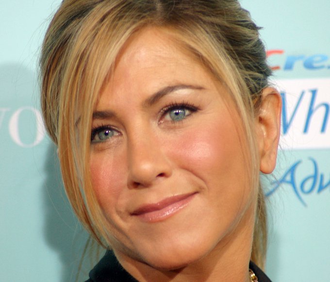 Portrait Photo of Jennifer Aniston at the He's Just Not That Into You premiere