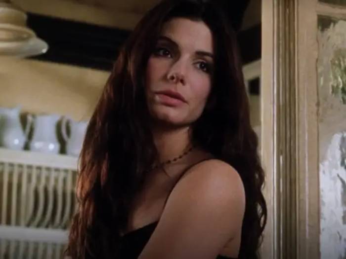 Screenshot from the movie Practical Magic (1998).