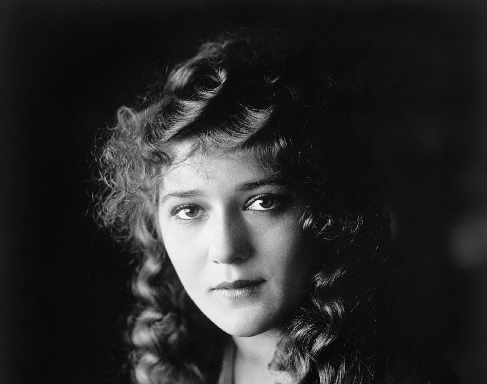 Mary Pickford, head-and-shoulders portrait, facing front
