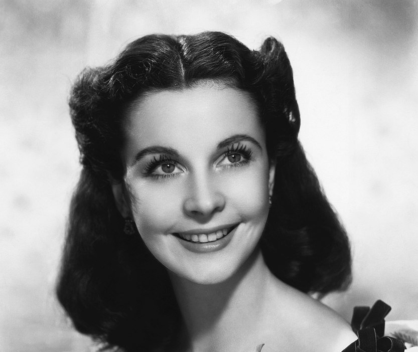Grayscale Portrait Photo of actress Vivien Leigh as Scarlet O'Hara.