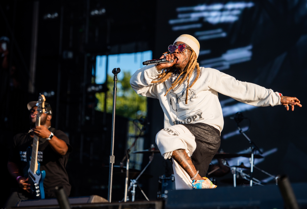 Lil Wayne performs
