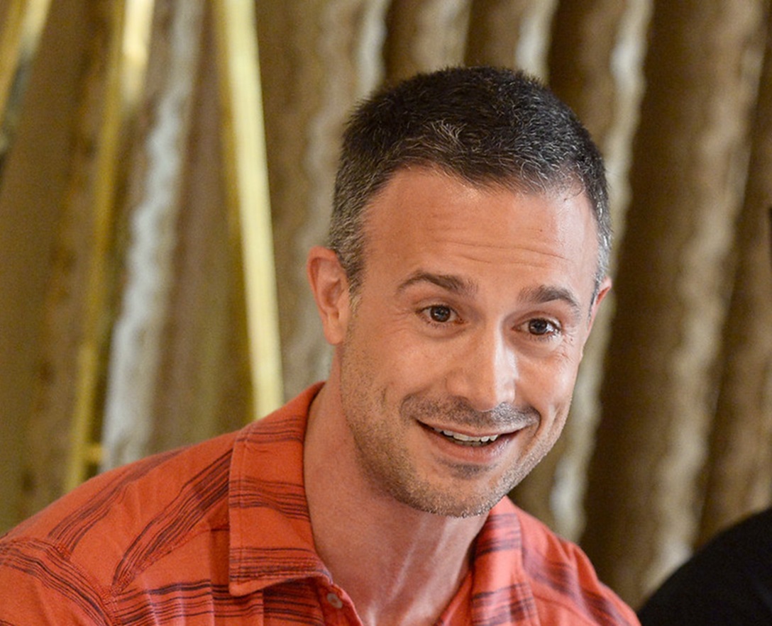 Freddie Prinze Jr. - smiling